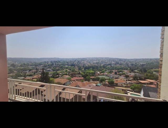 2 BEDROOM APARTMENT FOR SALE IN WINCHESTER HILLS